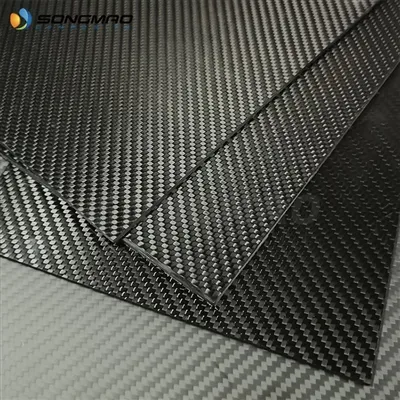 Những ưu điểm về mặt vật lý và hóa học của vật liệu composite sợi carbon là gì?